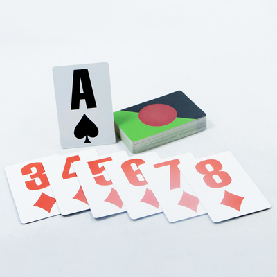 Grosse police personnalisée de cartes à jouer pour les personnes âgées