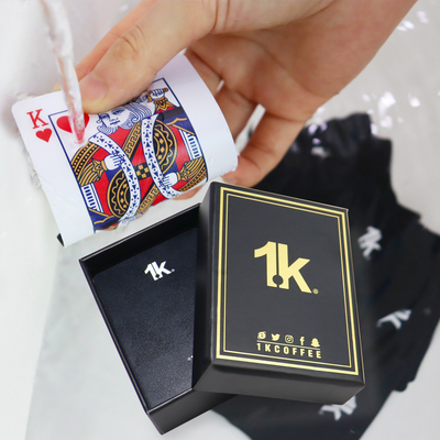 Cartes de jeu en PVC personnalisées Plaquettes dorées douces Cartes de poker fraîches Noir créatif durable
