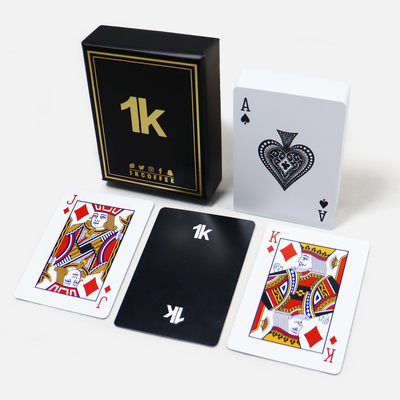 Finition de surface UV Deck de cartes de jeu en plastique personnalisable avec couvercle et boîte de base