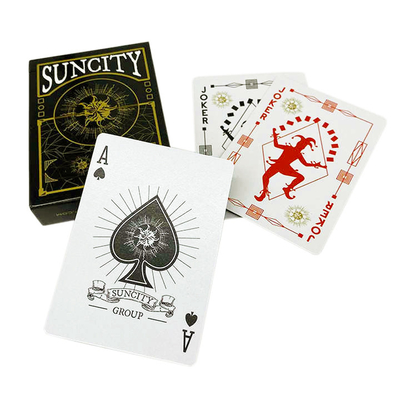 Des cartes de jeu de poker personnalisées avec une impression en feuille d'or de luxe