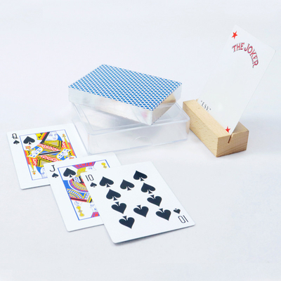 Des bords en argent personnalisés de cartes à jouer vernis et personnalisés avec des boîtiers en plastique dur