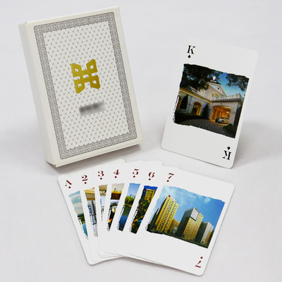 Fabrication de cartes à jouer de poker publicitaires en papier à cœur noir respectueux de l'environnement avec boîte tiroir et design en feuille d'or