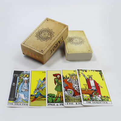 Des cartes de tarot imprimables sur mesure avec du papier noir et un échantillon gratuit