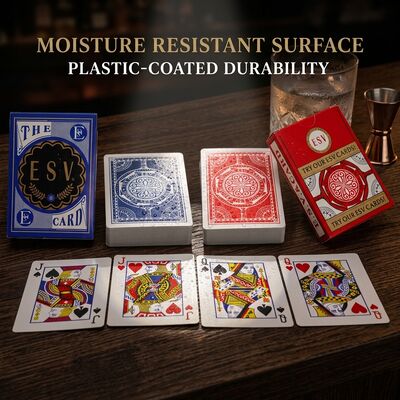 Cartes de jeu en papier enduit de plastique combinant la sensation de papier avec la durabilité pour un restaurant et un bar